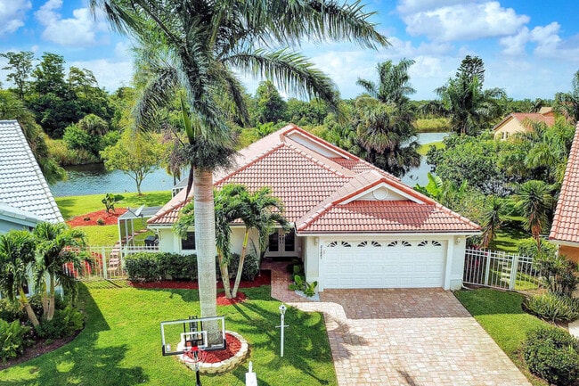 Primary Photo - 21221 Sawmill Ct