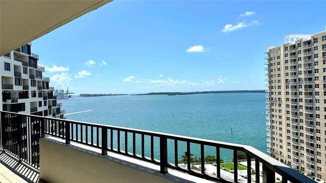 Building Photo - 520 Brickell Key Dr