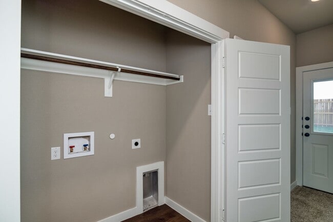 Building Photo - GORGEOUS 3 BEDROOM DUPLEX LOCATED IN MIDLOTHIAN ISD!
