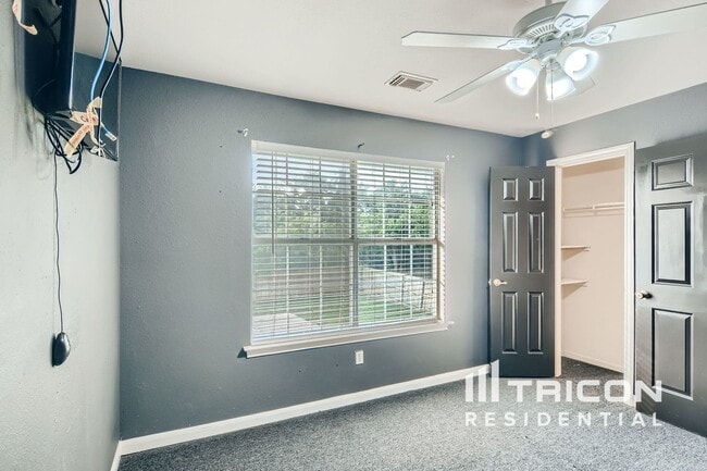 Building Photo - 3416 Tulip Ln