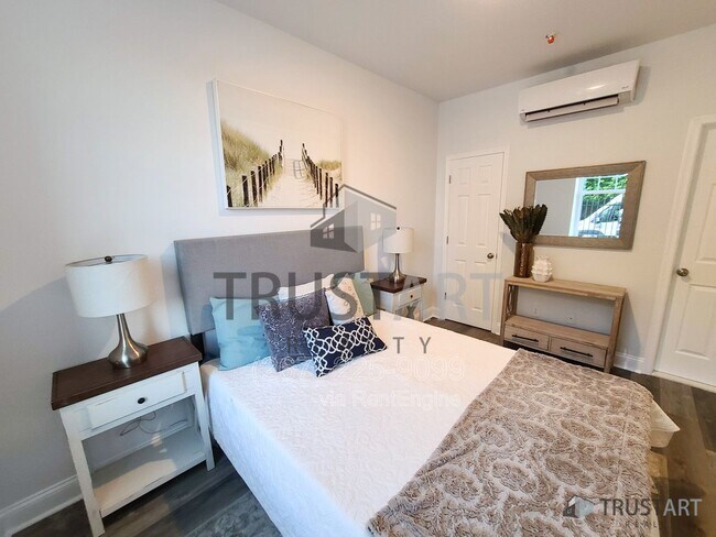 Building Photo - 4732 Longshore Ave