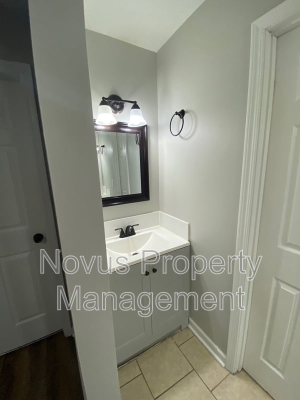 Building Photo - 619 South St