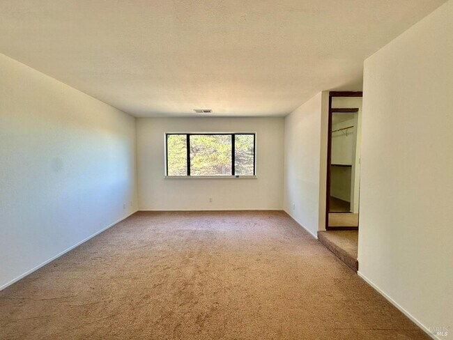 Building Photo - 768 Rose Dr