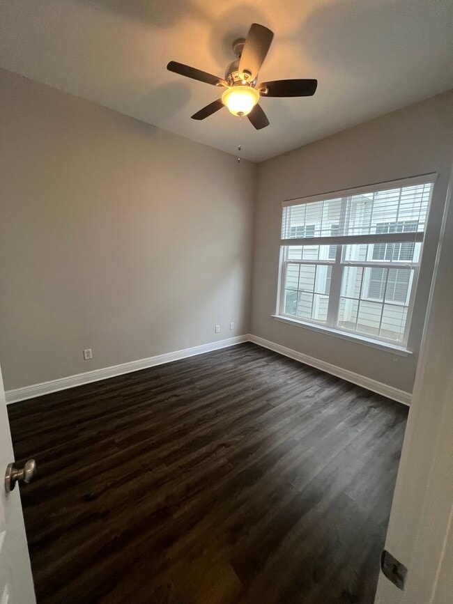 Building Photo - Charming 3/2 Home in Great Neighborhood