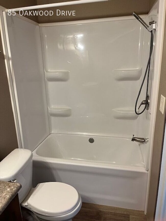 Building Photo - 85 Oakwood Dr