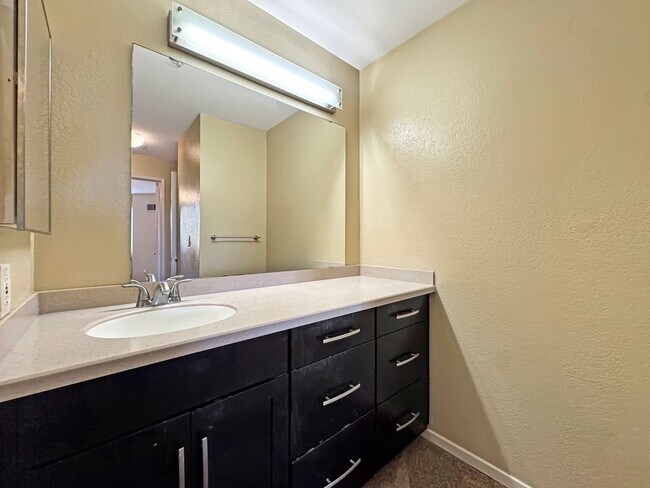 Building Photo - Beautiful 2B/2BA Condo in UTC!