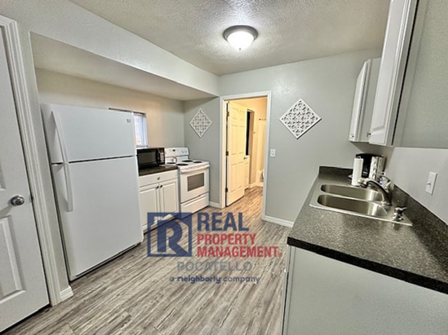 Building Photo - 1 bed 1 bath single family home - small dog negotiable