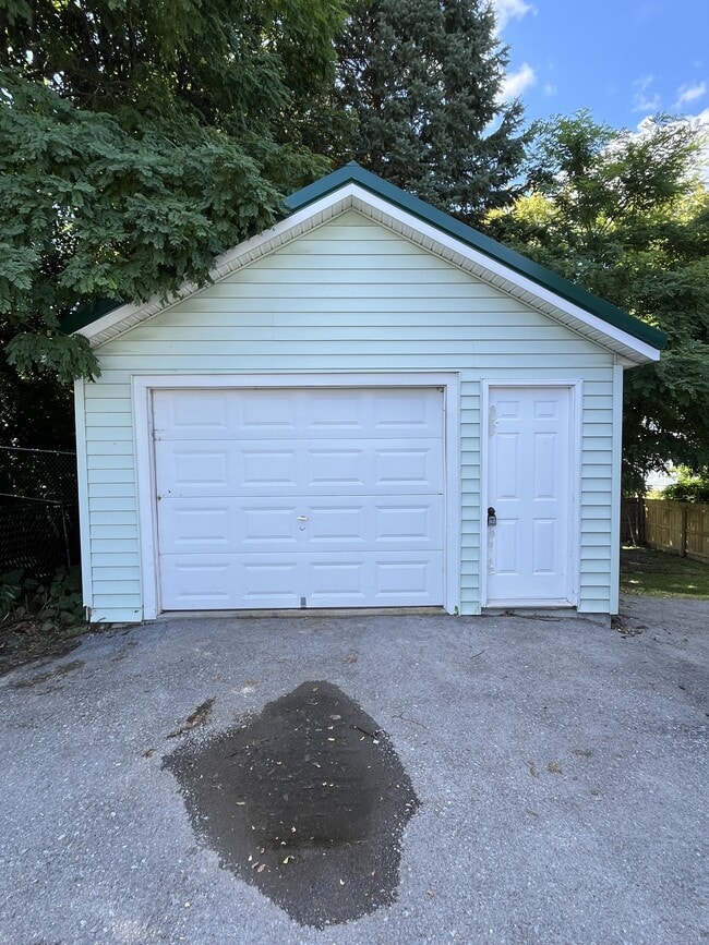 Building Photo - 195 Mechanic St