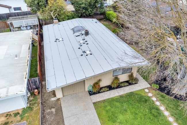 Building Photo - Affordable 2bed/2bath in South Woodland