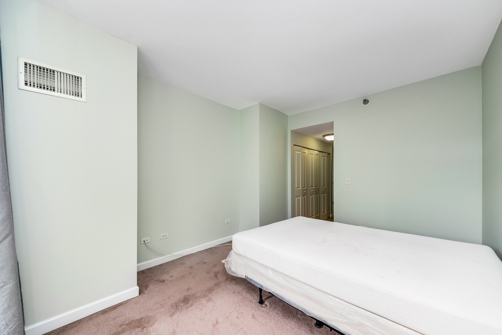 Building Photo - 1250 S Michigan Ave