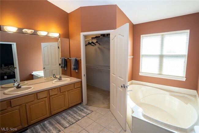 Building Photo - 2820 Francena Ct