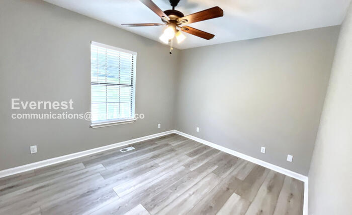 Building Photo - 107 Laferry Ln