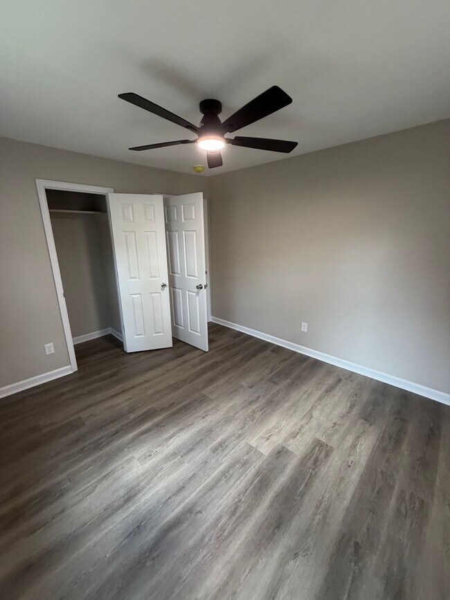 Building Photo - 524 Guill St