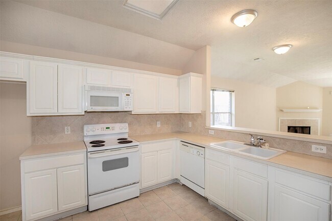 Building Photo - 5008 Blanco Dr