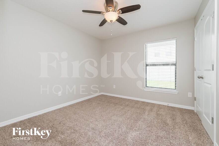 Building Photo - 11867 Thicket Wood Dr