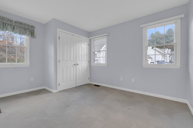 Building Photo - 319 Stearns St
