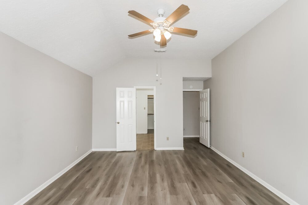 Building Photo - 16907 Dusty Mill Dr E