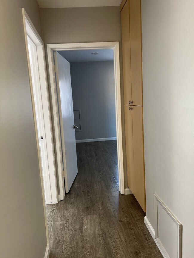 Building Photo - 1162 Raymond Ave