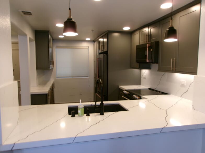 Building Photo - 2253 Martin