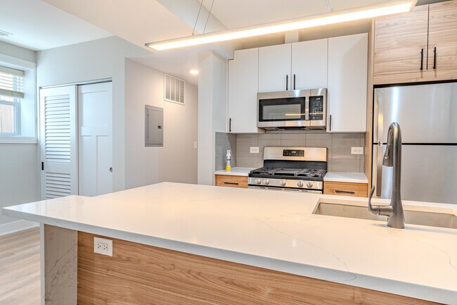 Building Photo - 3039 W 19th St