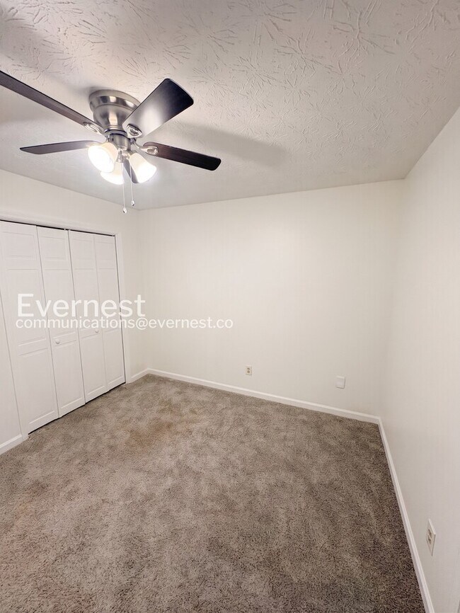 Building Photo - Spacious  Home with Deck, Patio, and Garage! / 3 Bed, 2 Bath / Available now!