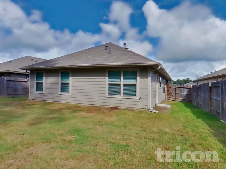 Building Photo - 17588 Rosewood Manor Ln