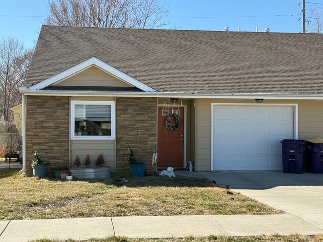 Primary Photo - 610 Grainfield St