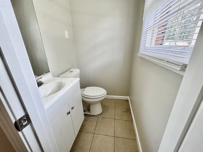 Building Photo - 3224 Aden St