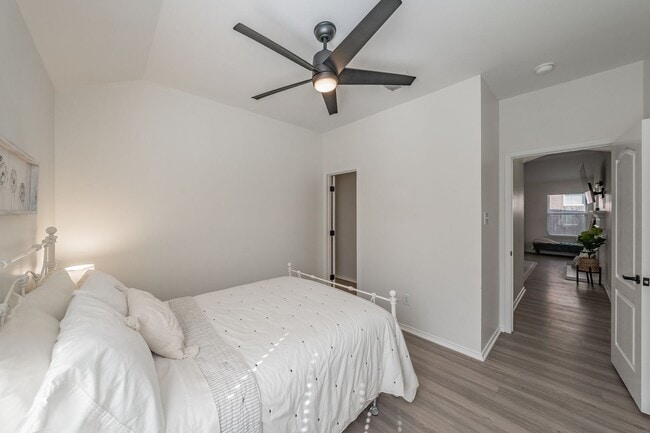 Building Photo - 3bed/2bath Cozy Chic with Backyard Oasis