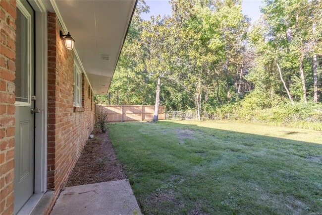 Building Photo - 221 Moncrief St