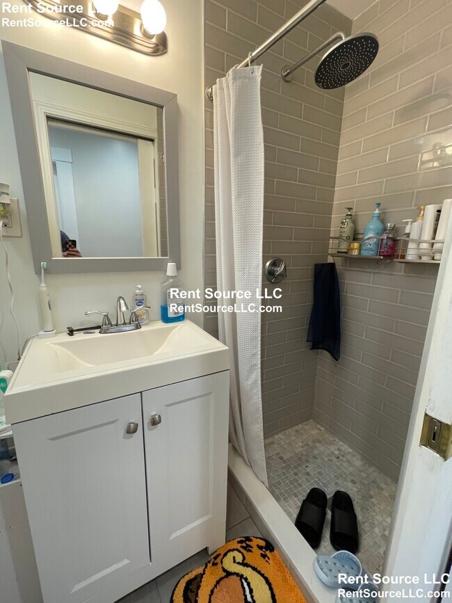 Building Photo - 73 Thorndike St