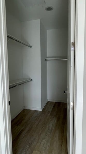 Closet - 901 S Smith Rd