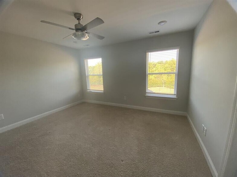 Building Photo - 5535 Stafford Rd