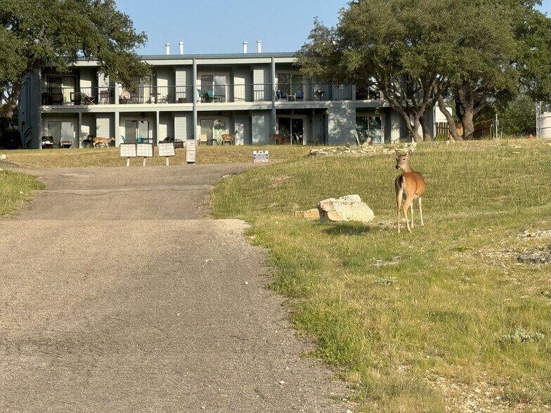 Building Photo - 1033 Parkview Dr