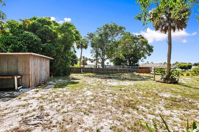 Building Photo - 5203 S Indian River Dr