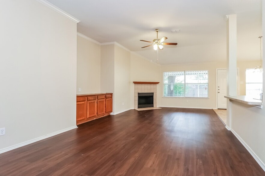 Building Photo - 948 Grand Central Pkwy