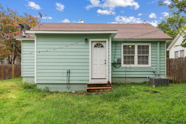 Building Photo - 2BR/1BA Home for Lease – Great Neighborhood