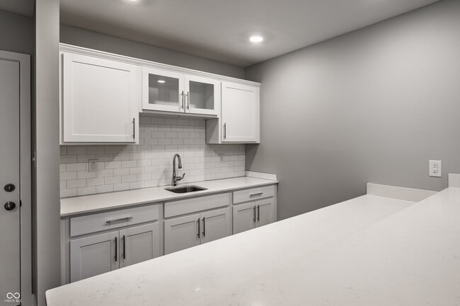 Building Photo - 305 Fairfax Way