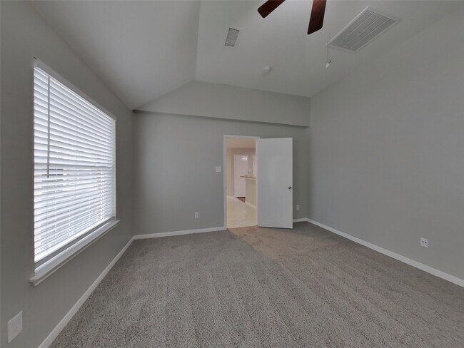 Building Photo - 6726 Misty Dale Dr