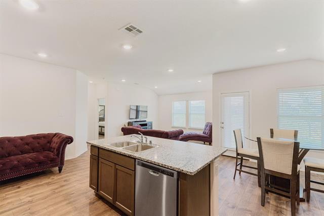 Building Photo - 936 English Dr