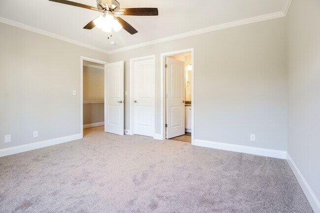 Building Photo - 150 N Church St