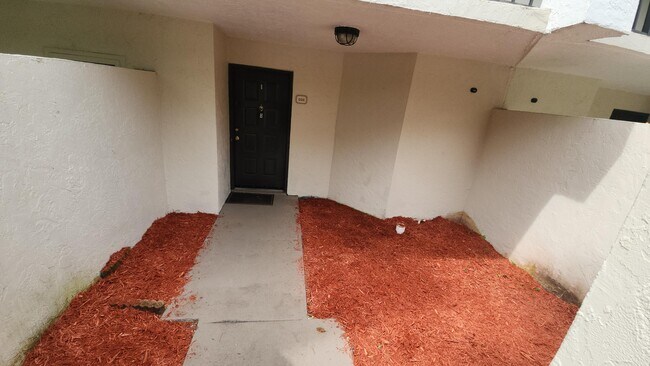 Building Photo - 820 Lavers Cir