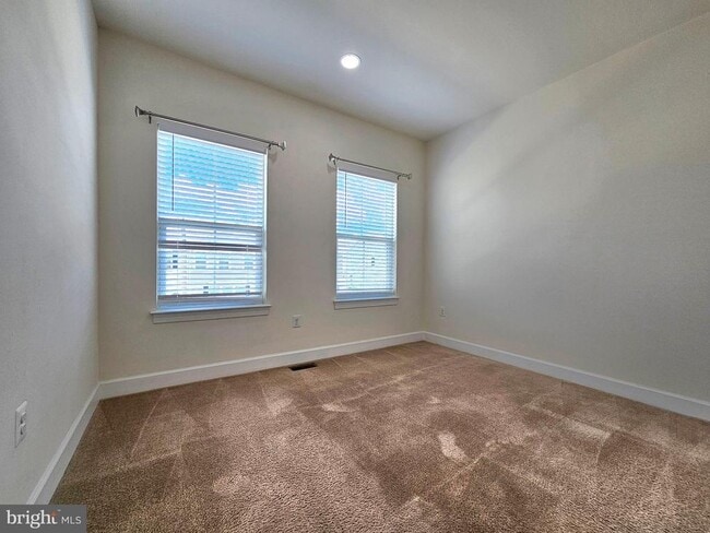 Building Photo - 8820 Englewood Farms Dr