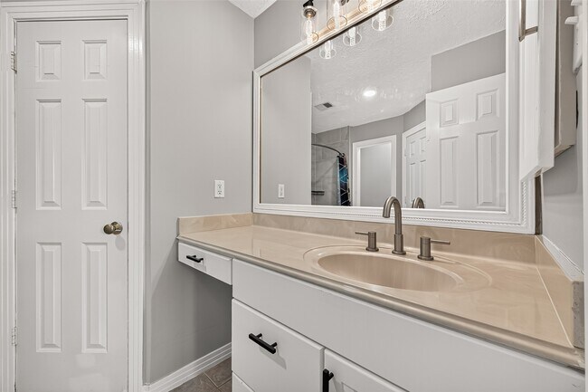 Building Photo - 6419 Paso Del Sol Dr