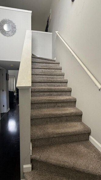 Building Photo - 735 Hamilton Ct