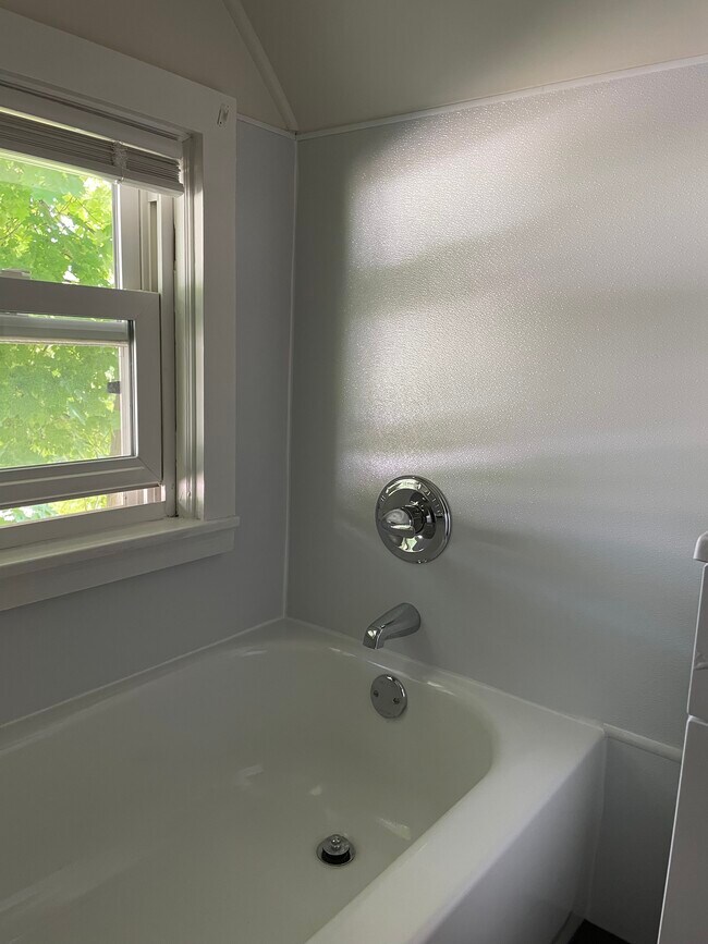 Building Photo - 283 Wood St