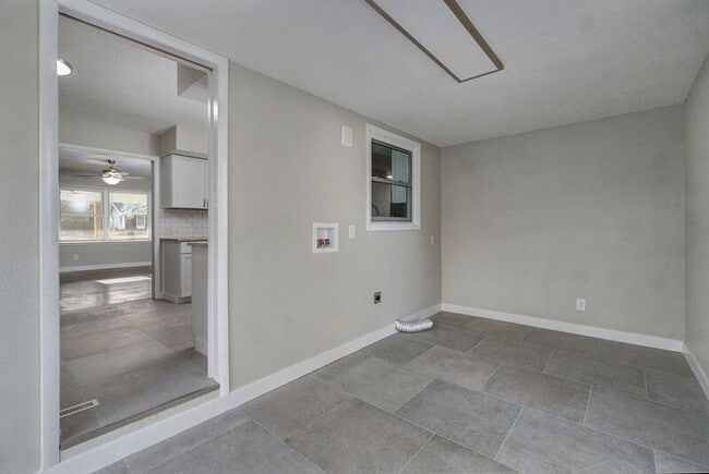 Building Photo - 1920 S Mayfair Ave