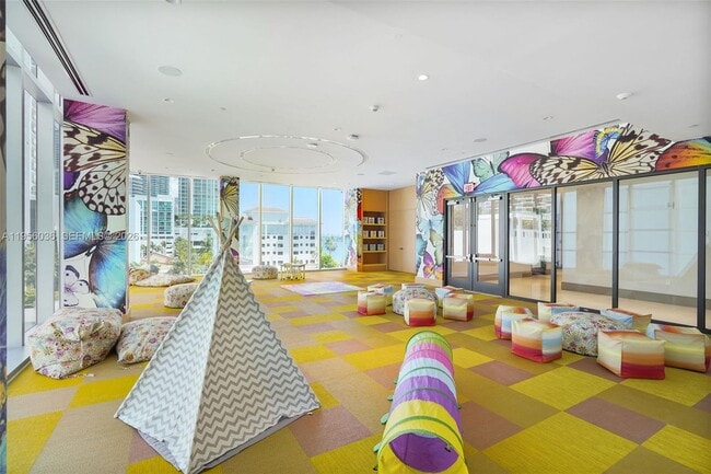 Building Photo - 700 NE 26th Terrace