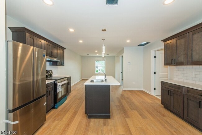 Building Photo - 39 Ledgewood Ave