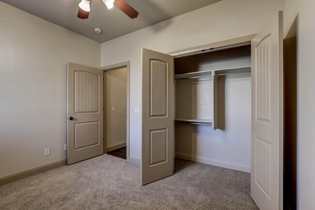 Building Photo - Beautifully Designed 5 Bedroom Home in Was...